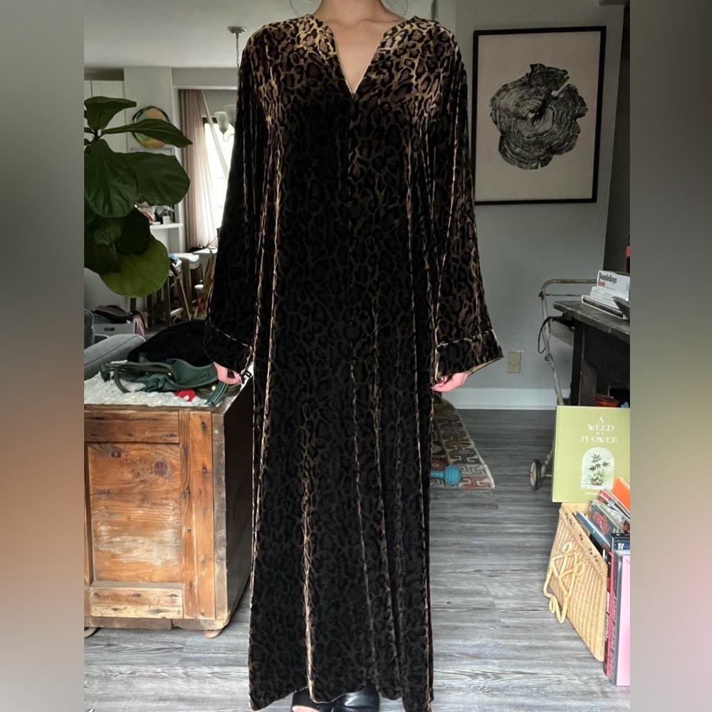 Leopard Print Velvet Robe - Picture 4 of 7
